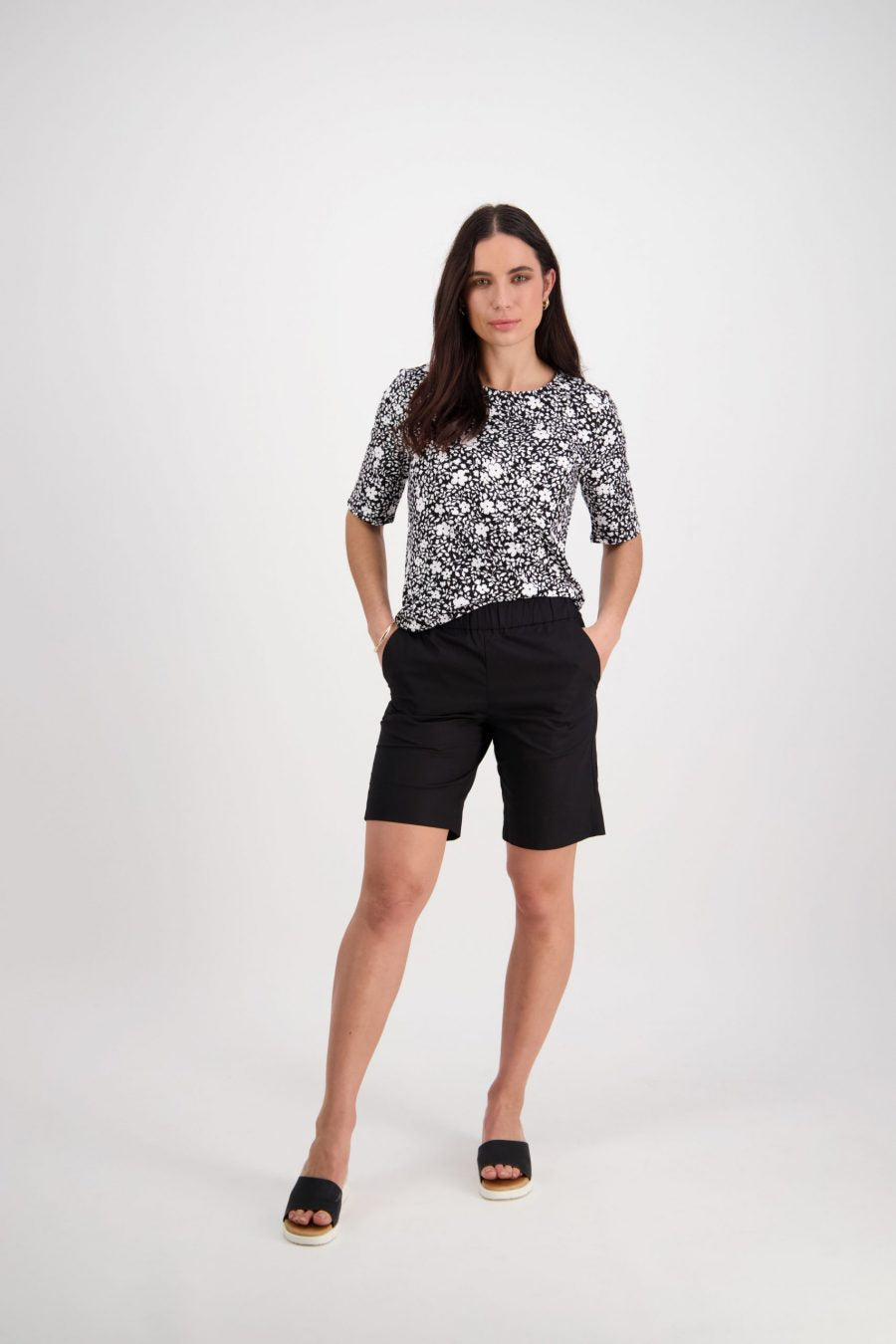 5975 Pull On Relaxed Short by Vassalli